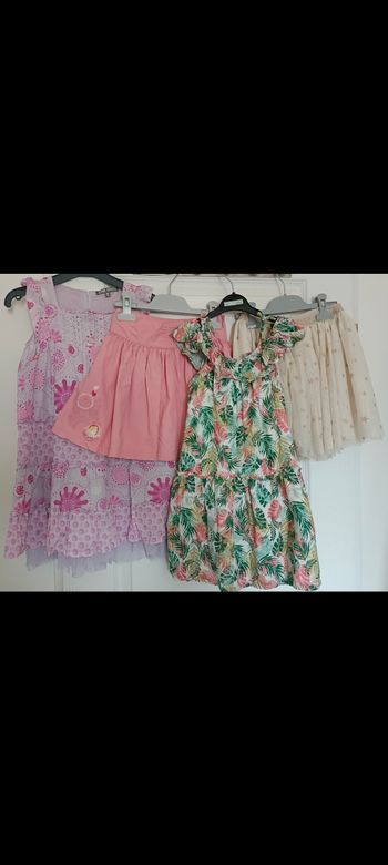 Lot de 2 robes et 2 jupes en 5 ans