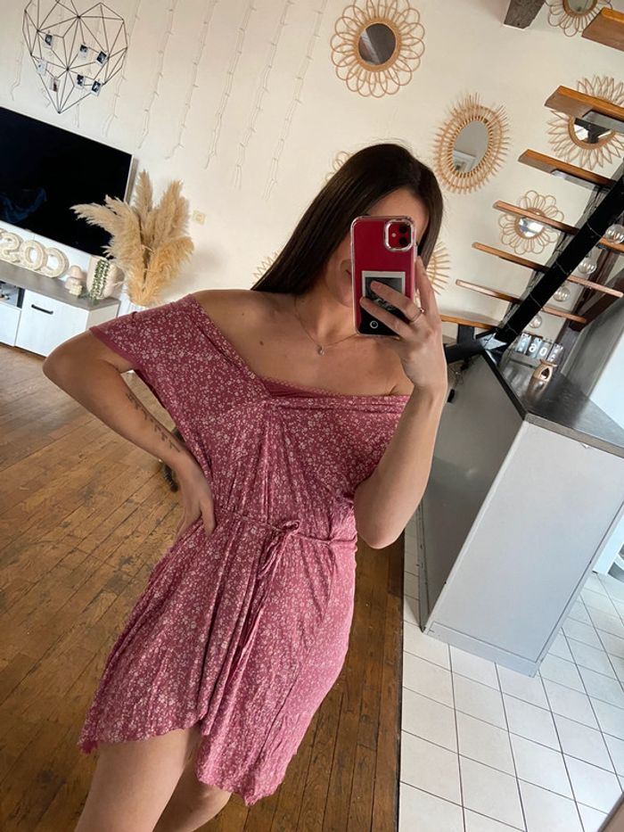 Robe d’été rose fleurie - photo numéro 2