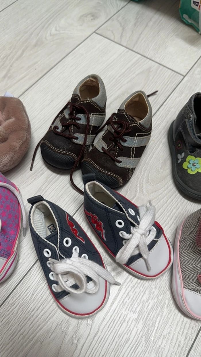 Différentes chaussures bébé - photo numéro 3
