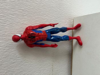 figurine spiderman
