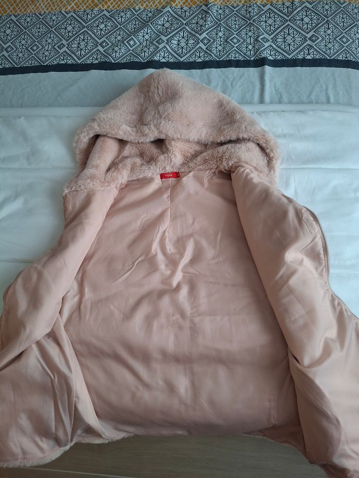 Fourrure sans manche avec capuche Tisaia jamais portée taille 44 - photo numéro 2