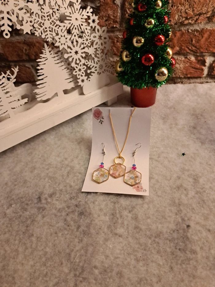 Boucles d'oreilles pendante avec pendentif assortie multicolore - photo numéro 4
