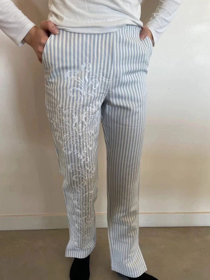 Superbe pantalon brodé et rayures - photo numéro 4