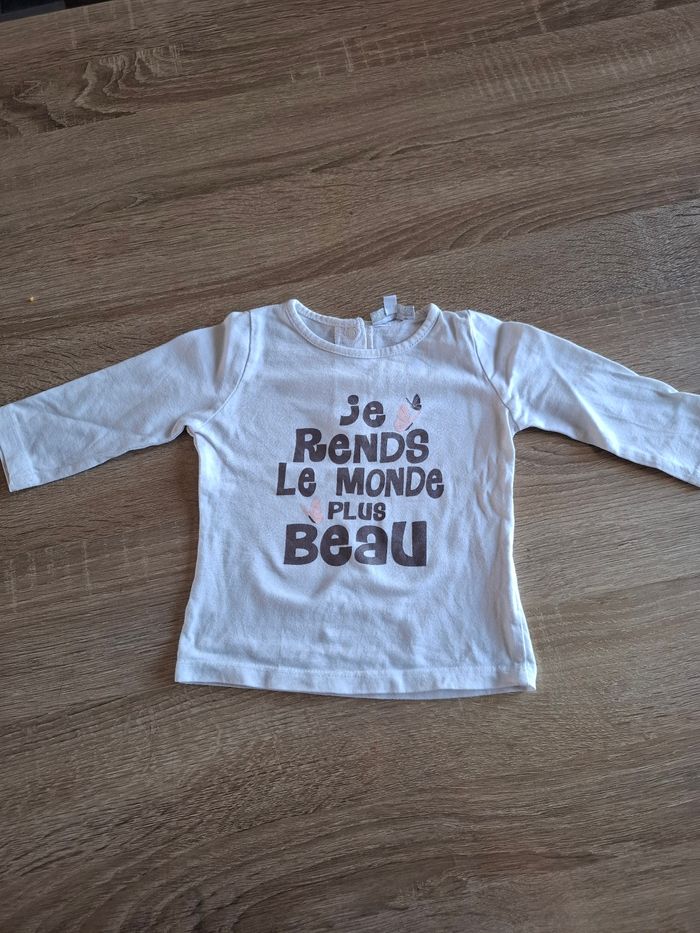 Jolie sweat Manches longues léger fille taille 6mois. Très bon état. Marque kimbaloo