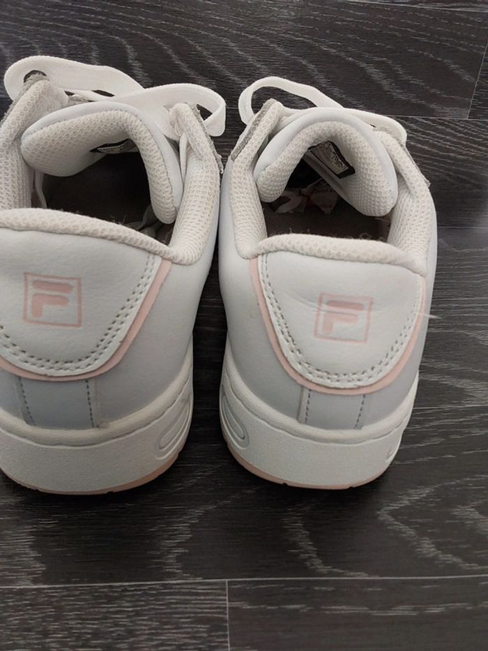 Basket fila femme pointure 35,5 - photo numéro 7