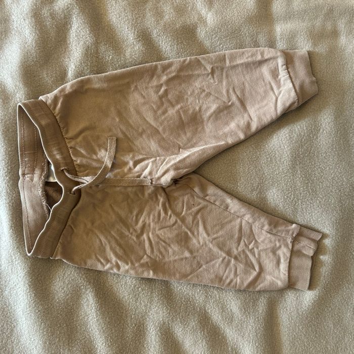 Lot de 5 pantalons taille 12 mois 4 jogging H&M et un jeans vert - photo numéro 3