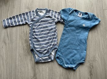 Lot de 2 bodies taille 9 mois