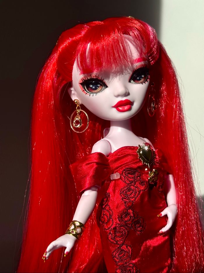 Rosy shadow High Rainbow High custom - photo numéro 5