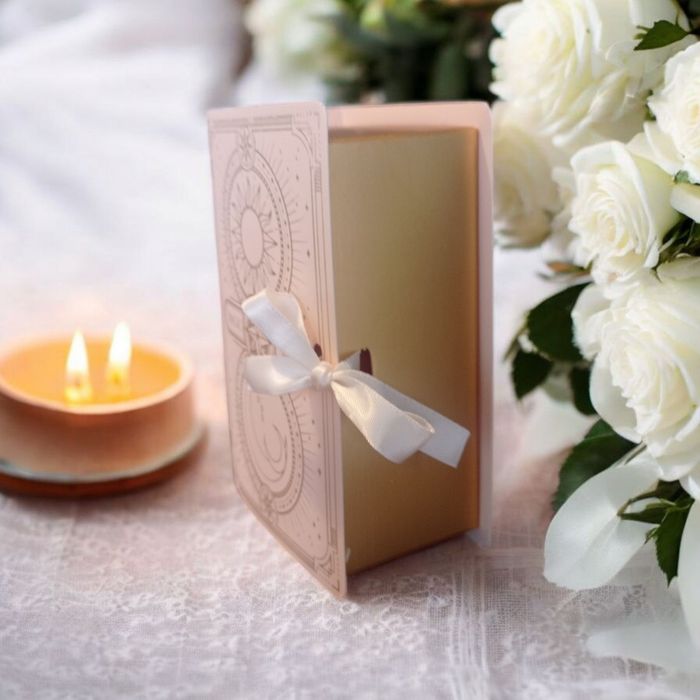 Petit livre bougie violet (rose lavande) maîtresse, nounou, tatie - photo numéro 2