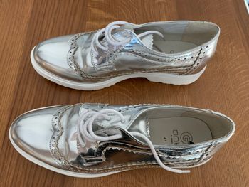 Mocassins argentés à lacets pointure 41