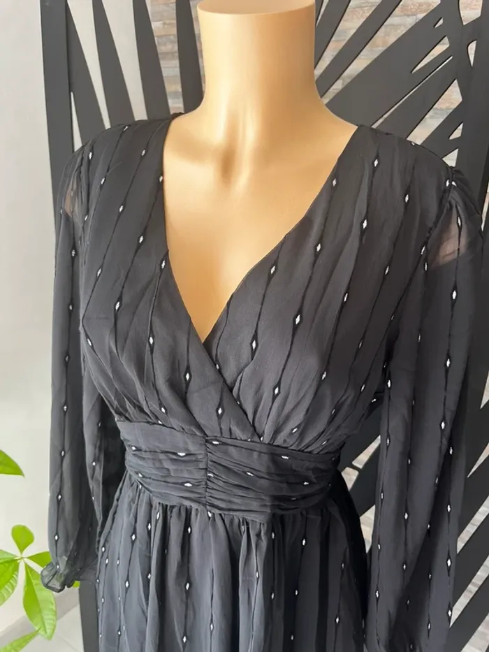Robe noire détails argentés - photo numéro 3