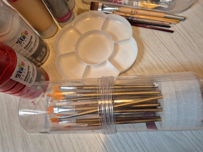 Gros lot de peinture acrylique et gouache pinceaux et palette - photo numéro 3