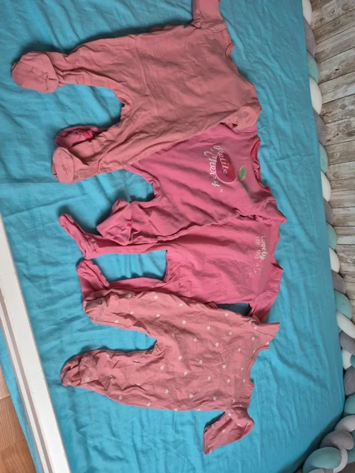 4 pyjamas Léger 9mois