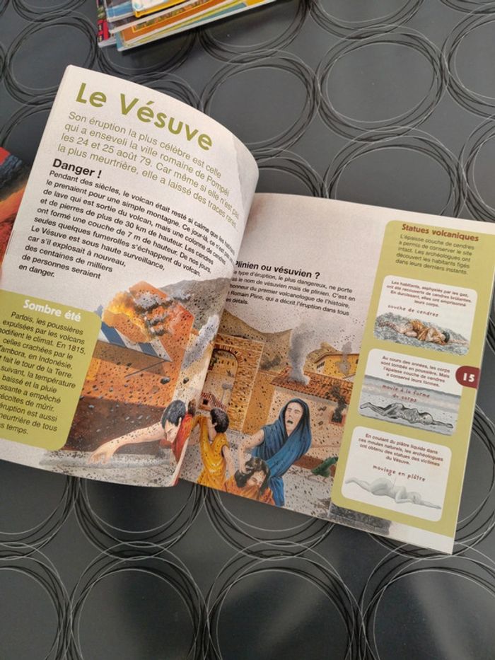 Livre sur les volcans pour enfants en très bon état - photo numéro 3