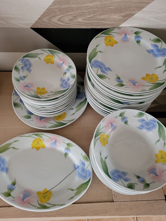 Service de table en porcelaine - photo numéro 2