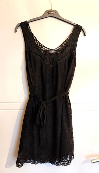 Robe noire dentelle