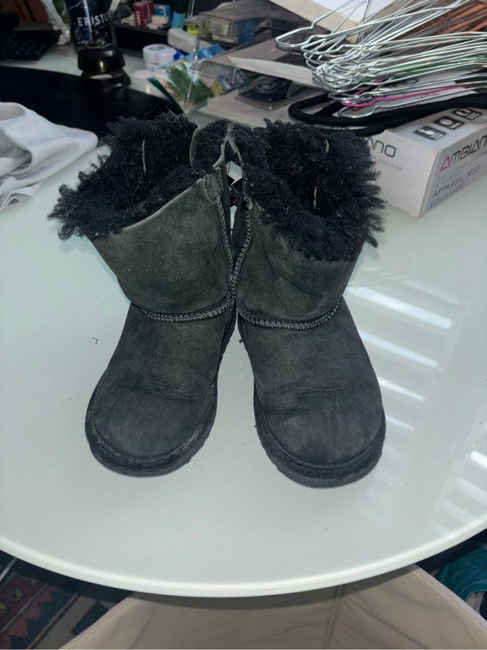 Bottines Ugg fourrées T 26 - photo numéro 7