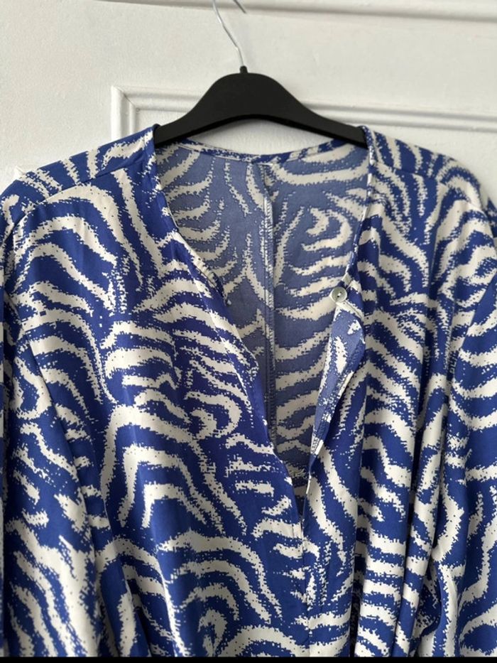 Robe courte manches longues oversize avec ceinture bleu blanc taille M - photo numéro 2