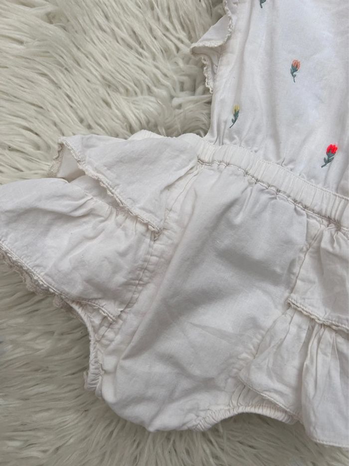 Fille 👧🏻 Barboteuse a fleurs kiabi taille 3 ans - photo numéro 3