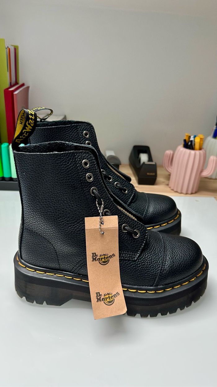 Dr. Martens Sinclair neuves – Taille 40 (taillent petit) - photo numéro 3