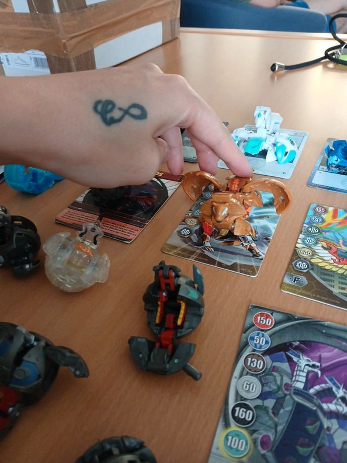 Lot de 15 bakugan + cartes magnetiques + cartes collection - photo numéro 5