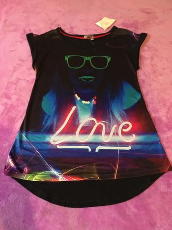 Tee-shirts noir  imprimé et coloré