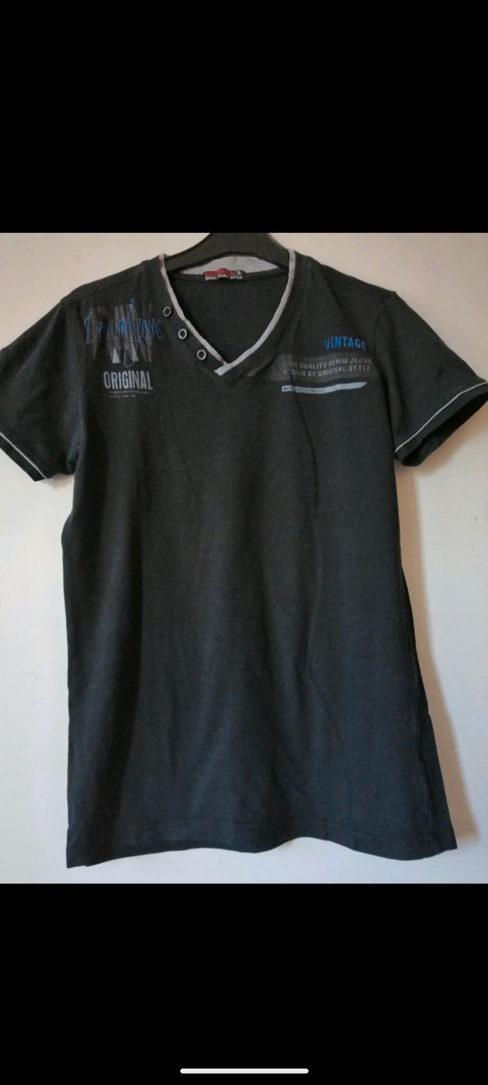 Beau tee shirt vintage Redcorner noir. Taille S