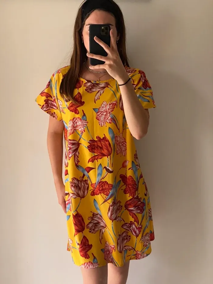 Robe jaune à fleur
