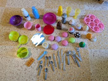 Lot de dinettes en plastique