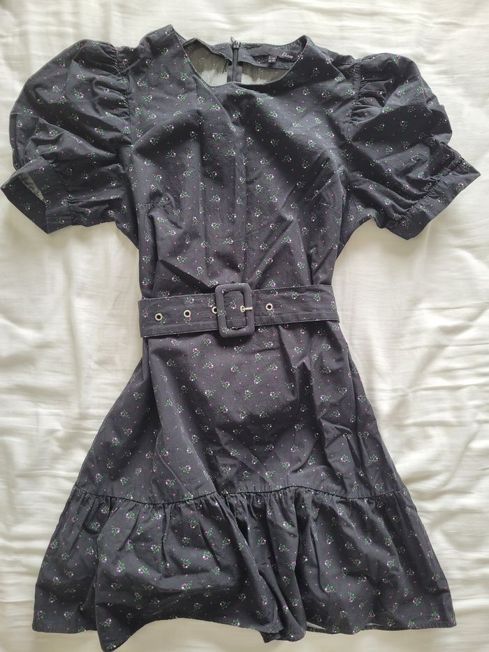 Robe noire et fleurs - photo numéro 2