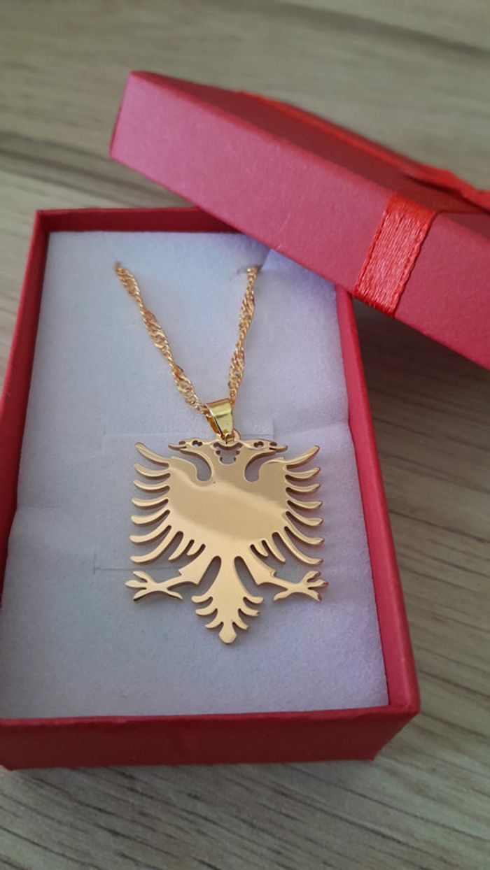 Collier doré, Albanie, aigle à 2 têtes