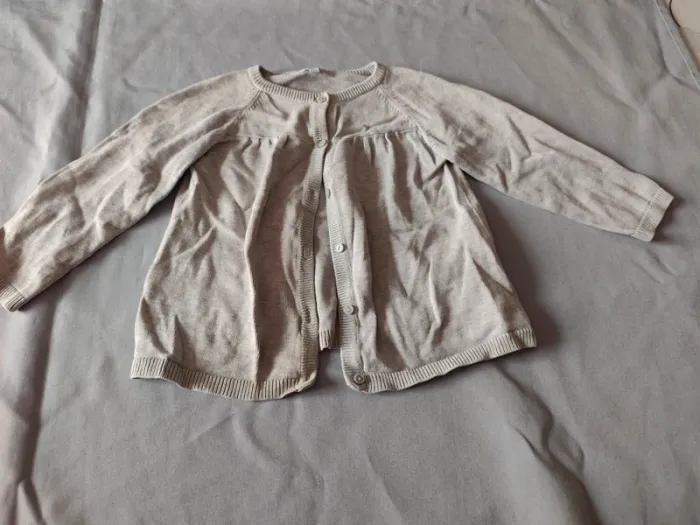 Lot gilets fins 23/24 mois - photo numéro 4