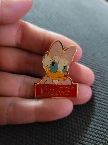 Pin's  daisy coca cola  disney