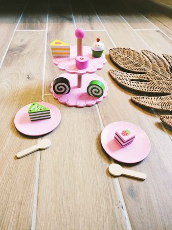 🍰Dinette stand présentoir avec gateaux/pâtisseries et vaisselles en bois