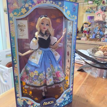 Alice poupée édition limitée Disneystore 