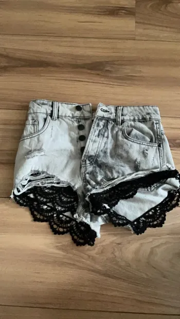 Short court neuf