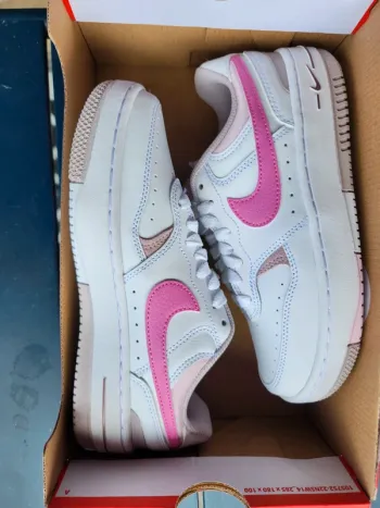 Nike gamma force Blanc rose Taille 36 femme neuves