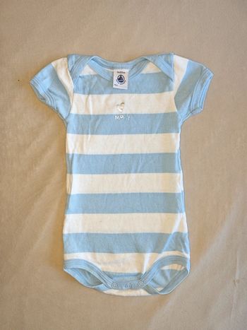 Très joli bodies Petit Bateau 6 mois coeur