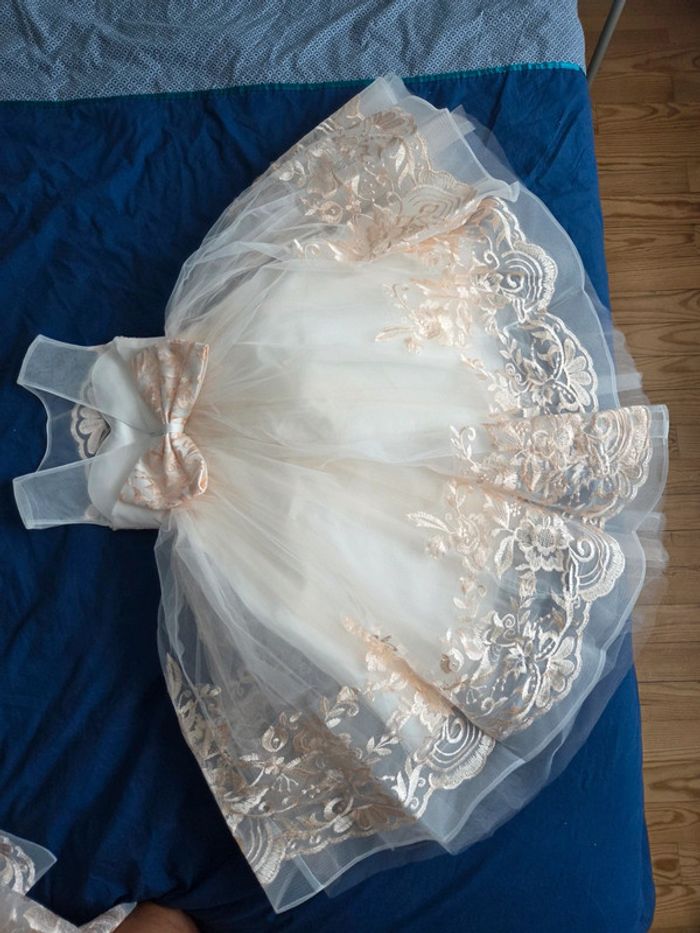 Robe cérémonie avec traîne - photo numéro 4