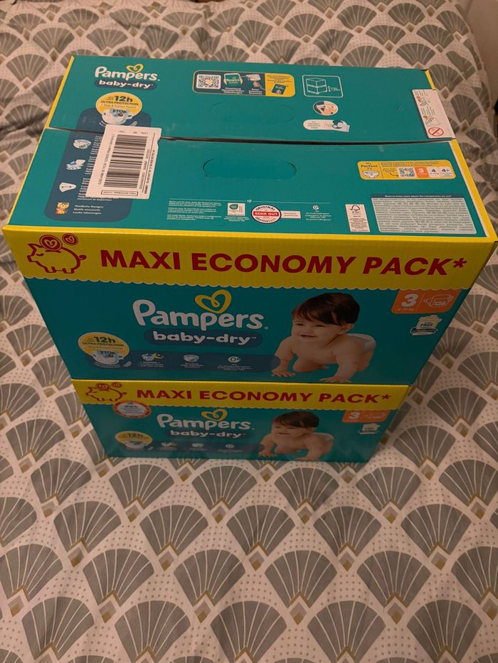 2 packs MAXI 136 (soit 272) couches Pampers Baby Dry Taille 3 (6-10 kg)