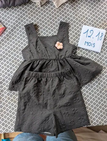Tenue bébé fille 12/18 mois
