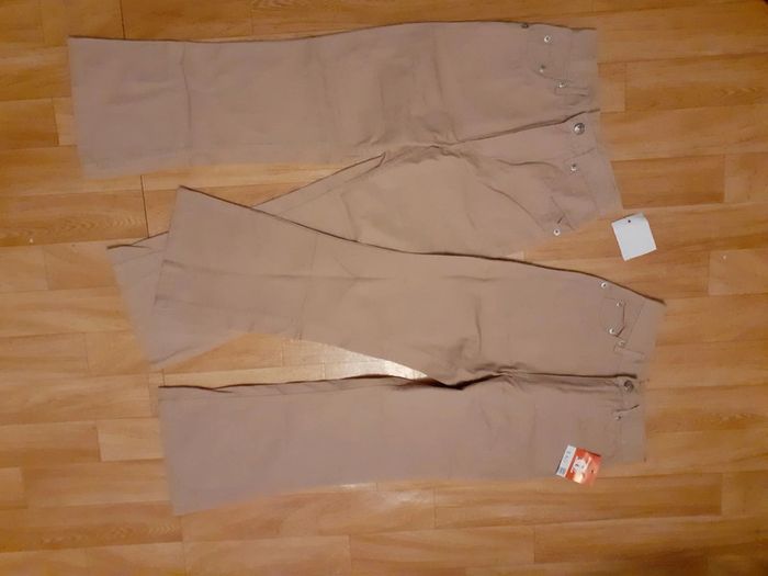 2 pantalons 8ans évasés sur le bas