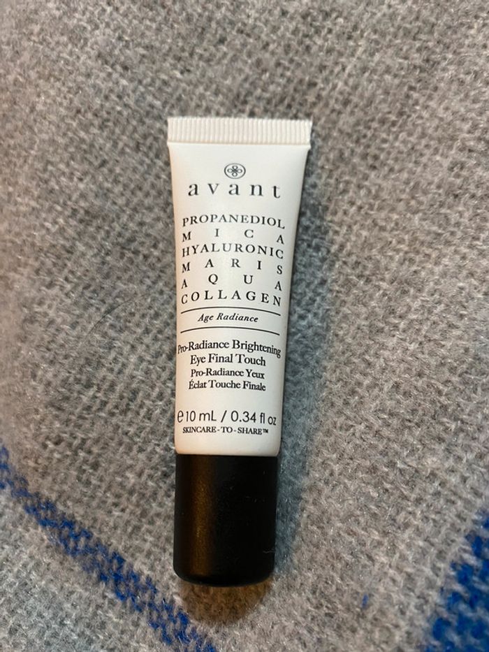Pro radiance brightening eye final touch