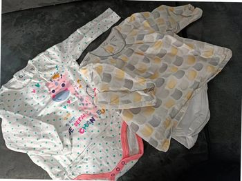 2 bodies manches longues avec tee shirt integré 9 mois