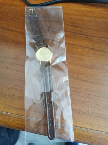 Jolie montre dame bracelet cuir neuve