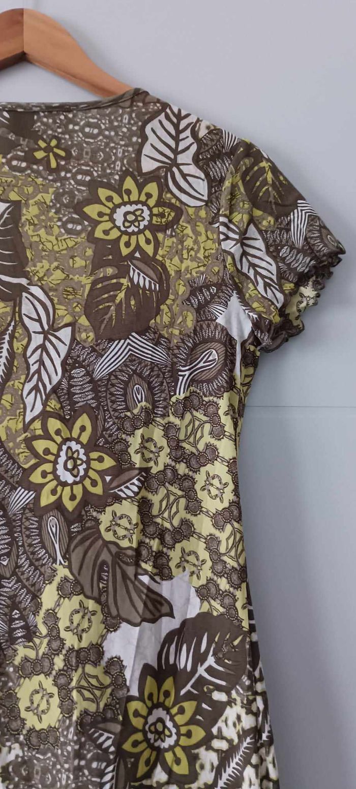 T-shirt fleuri vert/marron manches courtes col  rond avec bois marque Armand Thiery Taille 3 - photo numéro 7