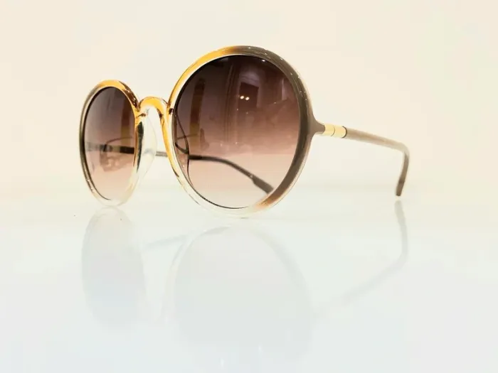 Lunette de soleil femme beige dégradés en abricot uvprotection catégorie 3