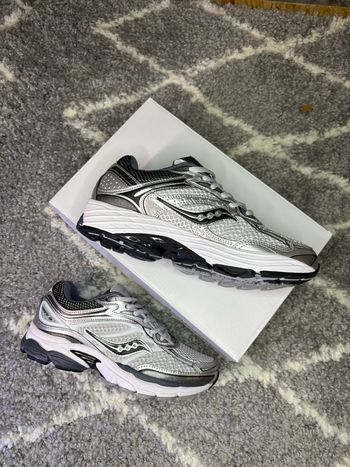 Saucony Omni 9 gris blanc