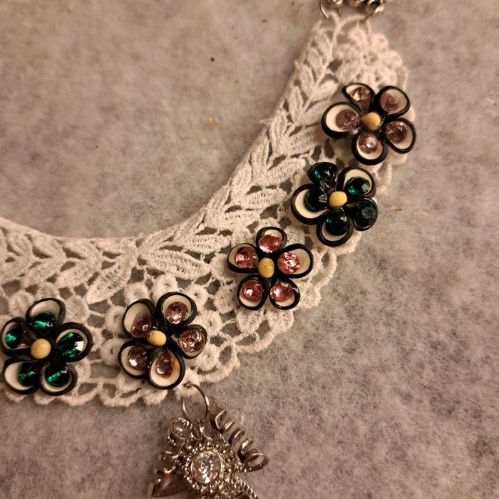 Collier plastron dentelle blanche et strass multicolore - photo numéro 5