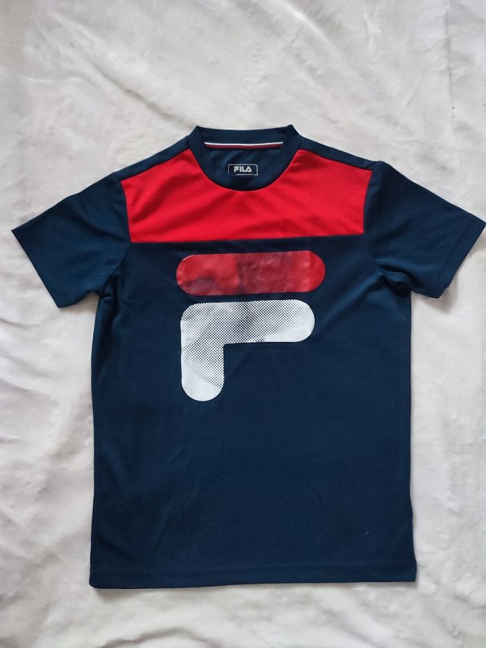 Tee shirt bleu marine Fila taille 7/8 ans